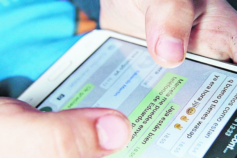 Ofrecen 2 millones a la persona que pueda vivir sin celular un año